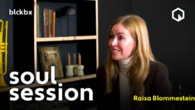 Raisa met je blonde lokken