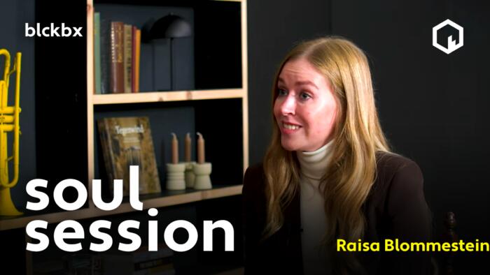 Raisa met je blonde lokken